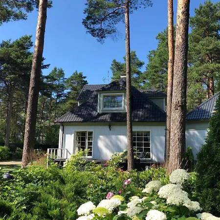Muusa With A Cozy Sauna, Swimming Pool And Large Beautiful Garden Tallinn